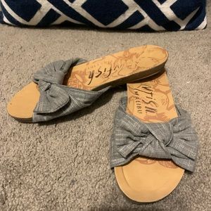 Blow fish bow sandals